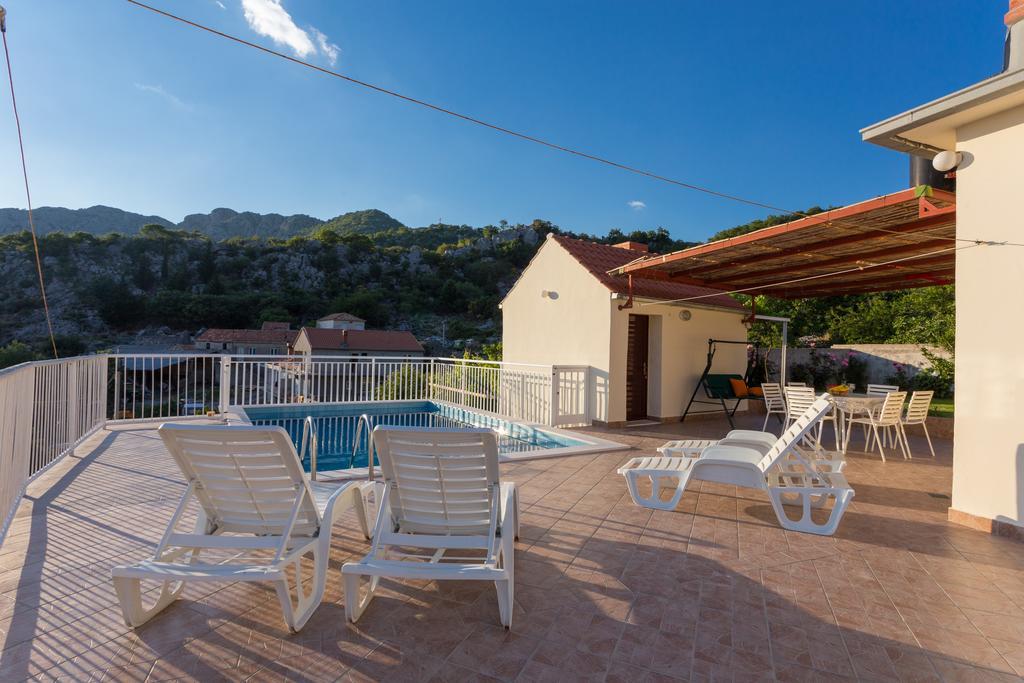 Holiday Home Urlovic Gruda エクステリア 写真
