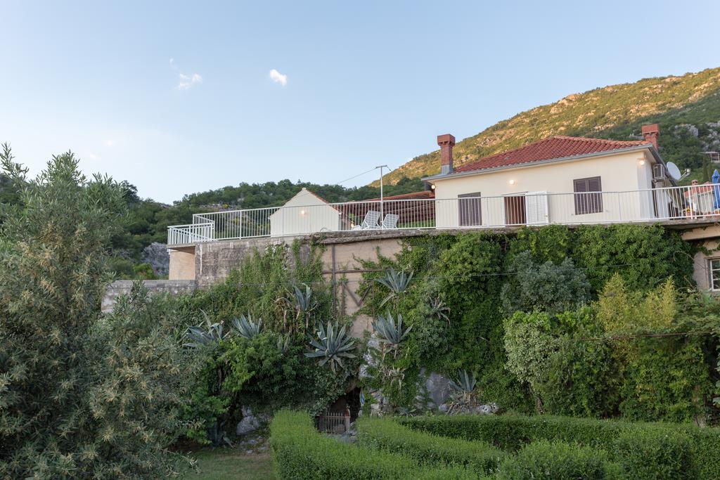 Holiday Home Urlovic Gruda エクステリア 写真